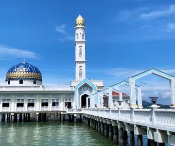 How to Combine Mosque Visits with Island Hopping and Beach Holidays in Malaysia