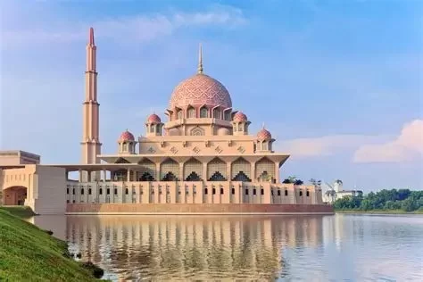 The Role of Mosques in Malaysian Urban Planning: KL, Putrajaya, and New Towns