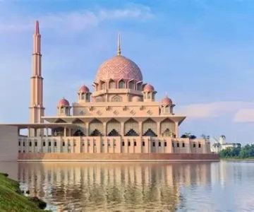 The Role of Mosques in Malaysian Urban Planning: KL, Putrajaya, and New Towns