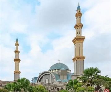 How Mosque Architecture Reflects Malaysia’s Ethnic Diversity and Cultural Fusion Over Centuries