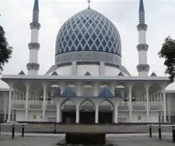 What to Do When Visiting Mosques in Malaysia — Changes Between Dry & Rainy Seasons