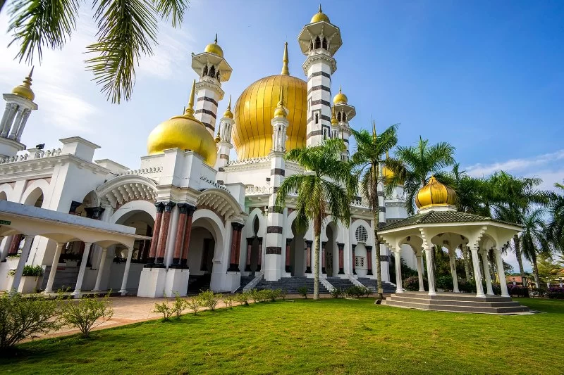 Why Mosque Tourism Can Help Malaysia’s Smaller Towns — Economic and Cultural Benefits from Travellers