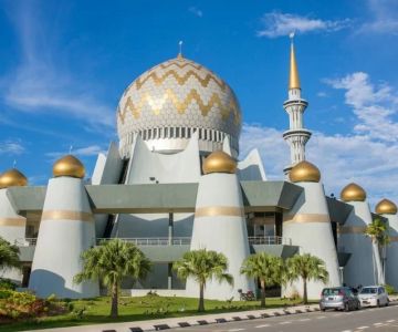 Mosque Tourism and the Local Economy in Malaysia