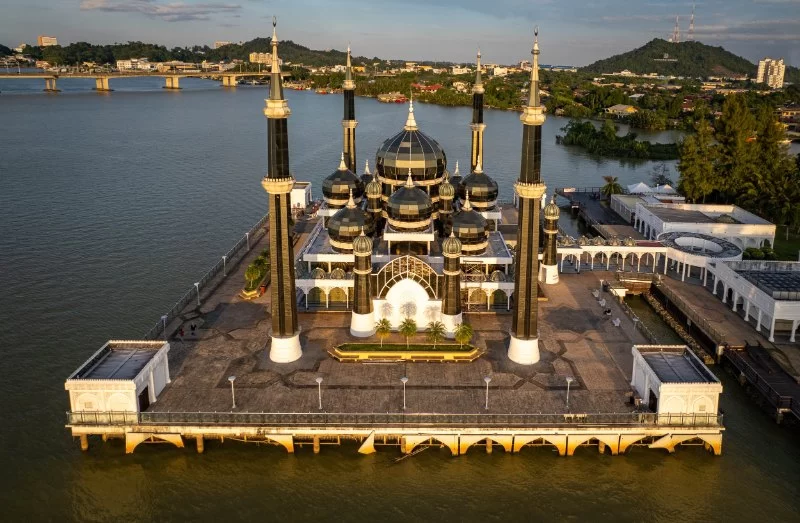 How Mosques Reflect Malaysia’s History Through Architecture