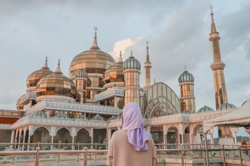 Visiting Mosques in Malaysia Outside Tourist Seasons — Peace and Local Life