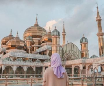 Visiting Mosques in Malaysia Outside Tourist Seasons — Peace and Local Life