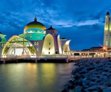 Mosque + River + City — How Some Malaysian Mosques Offer Stunning Urban Water Views