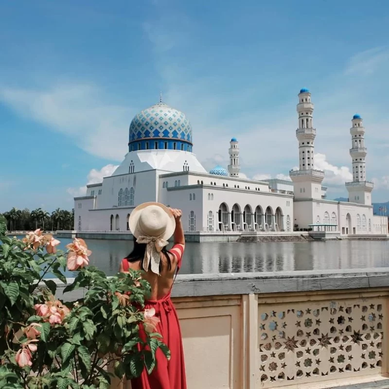 Discover Malaysia's Heritage and Local Life Through Mosque Visits - A Cultural Travel Approach