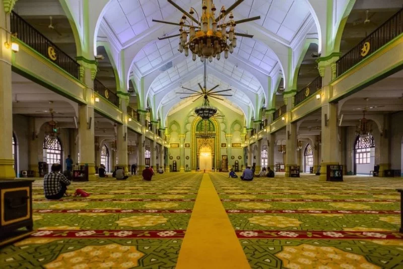 Mosque Travel Hacks — Best Times to Visit, Avoiding Crowds, When to Go for Photography