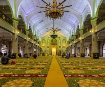Mosque Travel Hacks — Best Times to Visit, Avoiding Crowds, When to Go for Photography