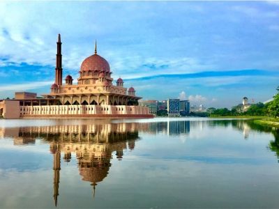 Mosque Travel Photo Tips in Malaysia: Composition and Respectful Angles