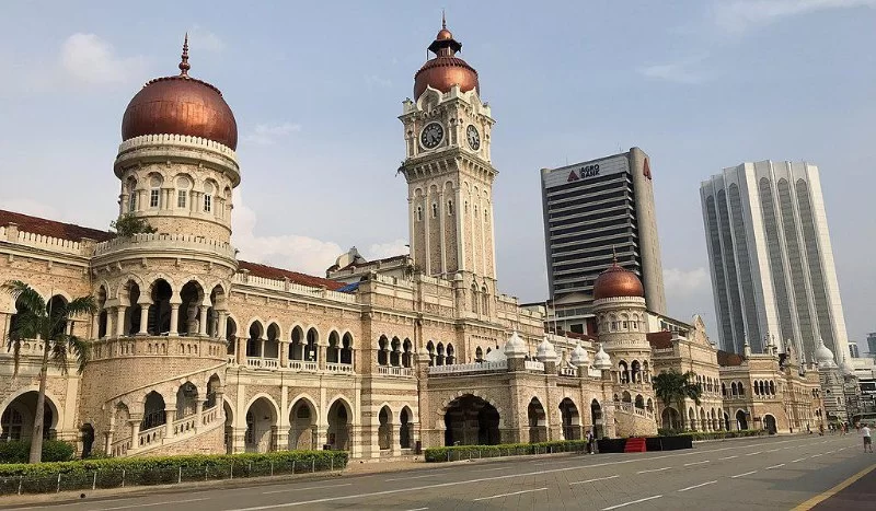 A Historic Walk: Malay Sultanate Era, Colonial Era and Modern Mosques in One Trip