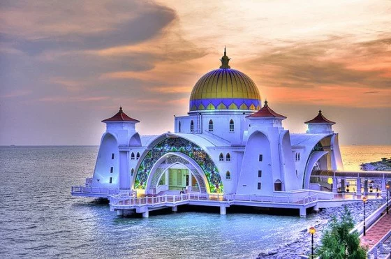 Mosque & Water: Malaysia’s Best Sea-Facing, River-Side and Lakeside Mosques