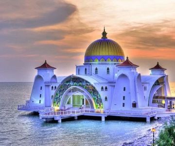 Mosque & Water: Malaysia’s Best Sea-Facing, River-Side and Lakeside Mosques