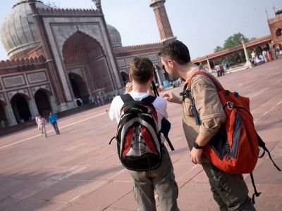 Guide for Muslim Backpackers: Mosque Visits, Hostels, and Halal Food