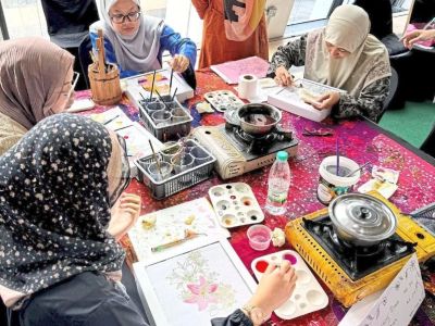 Exploring Mosque Visits and Traditional Malay Cultural Workshops — Food, Crafts & Faith