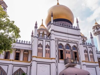 Mosque, History, and Community Voices: Listening to Stories While Traveling Through Malaysia