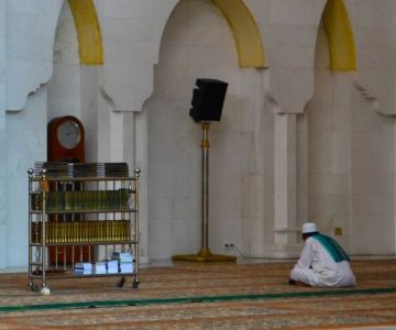 Mosque Travel Myths — Common Misconceptions and The Truth About Visiting Mosques in Malaysia