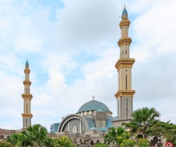 Mosque Travel as Cultural Exchange — Learning, Reflection and Respect in Malaysia