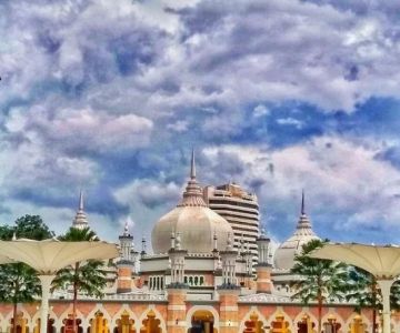 Exploring Religious Tolerance and Tourism: Visiting Mosques in Multi-Faith Malaysian Cities