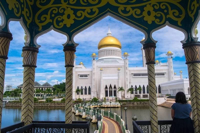 What Western Travellers Should Know About Visiting Mosques in Malaysia: Respect, Curiosity, and Learning