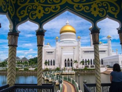 What Western Travellers Should Know About Visiting Mosques in Malaysia: Respect, Curiosity, and Learning