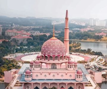 Exploring the Spiritual Side of Malaysia: Mosque Visits, Local Prayers, and Community Stories