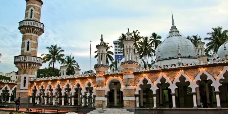 Exploring Old Neighborhoods Around Historic Mosques in Malaysia – A Community Walk