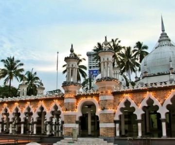Exploring Old Neighborhoods Around Historic Mosques in Malaysia – A Community Walk