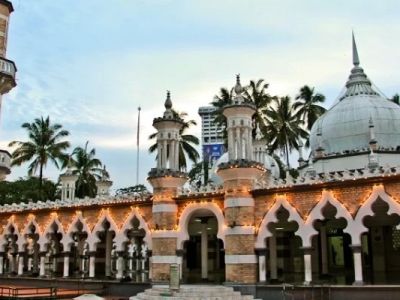 Exploring Old Neighborhoods Around Historic Mosques in Malaysia – A Community Walk