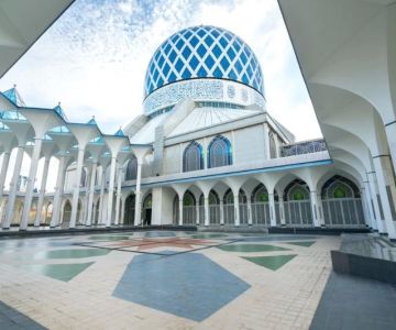 Why Mosque Architecture Appeals to Travelers of All Faiths – Beauty, History, Culture in Malaysia