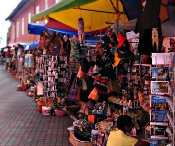 Malaysian Mosque Souvenirs — What to Buy, What to Respect