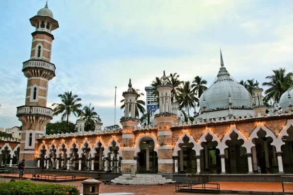 Short & Easy Mosque Visits from KL — Perfect for Busy Travelers or Layover Days