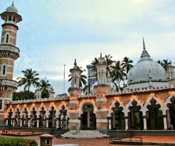 Short & Easy Mosque Visits from KL — Perfect for Busy Travelers or Layover Days