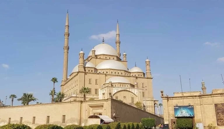 Mosque Walking Tours in Historical Cities: Culture and Heritage Guide