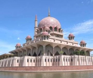 How Mosque Visits Can Enrich Your Understanding of Malaysian History and Architecture