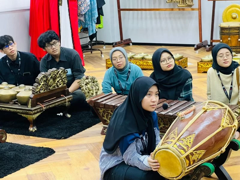 Cultural Immersion in Malaysia: Mosque Visits, Homestays, and Local Experiences