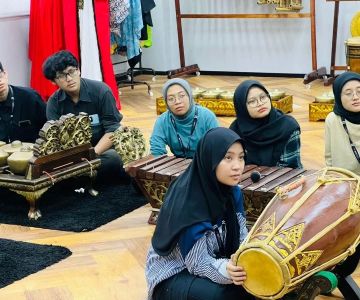 Cultural Immersion in Malaysia: Mosque Visits, Homestays, and Local Experiences