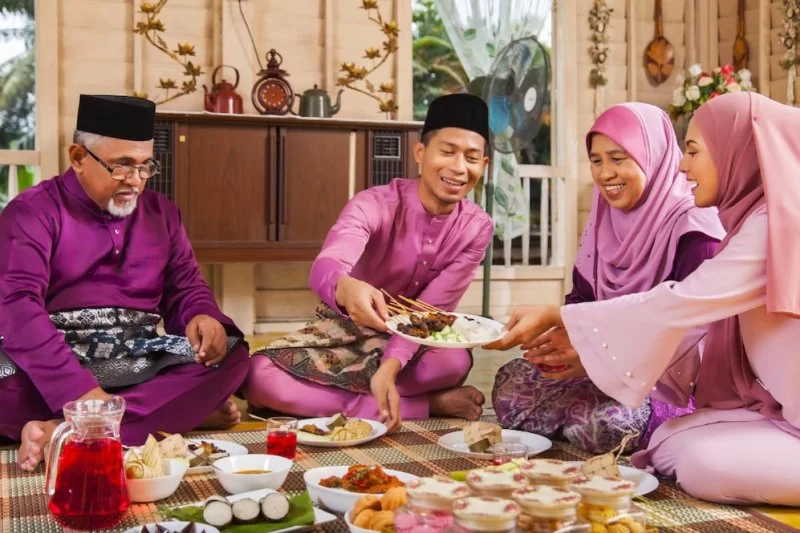 How to Combine Mosque Visits with Festivals — Cultural Sensitivity & Enjoyment During Eid or Ramadan in Malaysia
