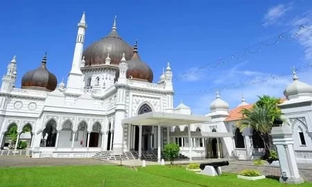 Explore Mosque, Historic Town, and Local Crafts in Malaysia - A Slow Travel Guide