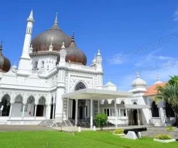 Explore Mosque, Historic Town, and Local Crafts in Malaysia - A Slow Travel Guide