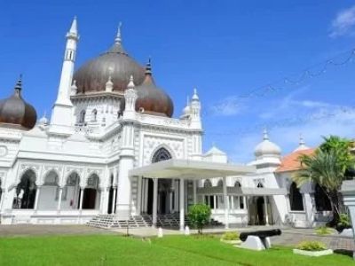 Explore Mosque, Historic Town, and Local Crafts in Malaysia - A Slow Travel Guide