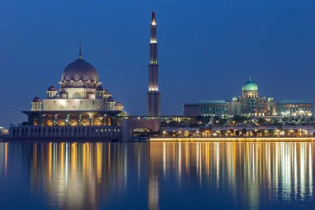 Malaysian Mosques at Night – What to See and Respect