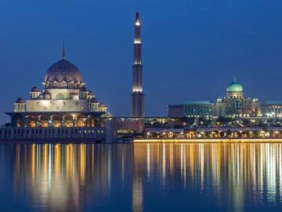 Malaysian Mosques at Night – What to See and Respect