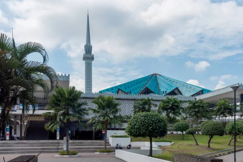 Experiencing Malaysian Culture One Mosque at a Time: A Travel Perspective