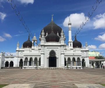 Visiting Mosques in Malaysia: Understanding Community and Shared Memory