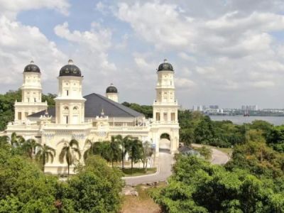 Discover Mosque-Friendly Volunteer Travel and Explore Malaysia's Beautiful Mosques