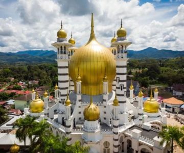 Discover the Cultural Significance of Visiting Mosques in Malaysia