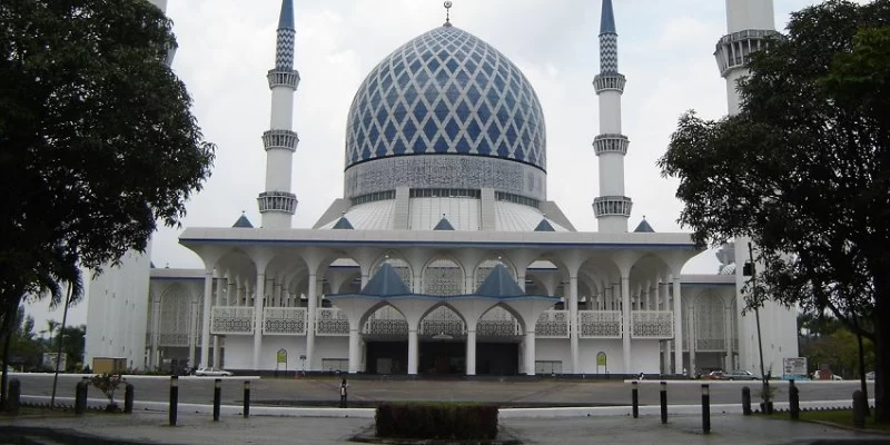 Visiting Malaysian Mosques in Rainy Season: What to Know & How to Prepare