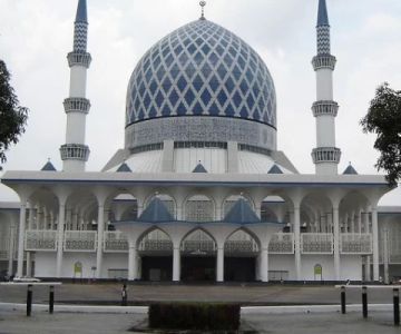 Visiting Malaysian Mosques in Rainy Season: What to Know & How to Prepare